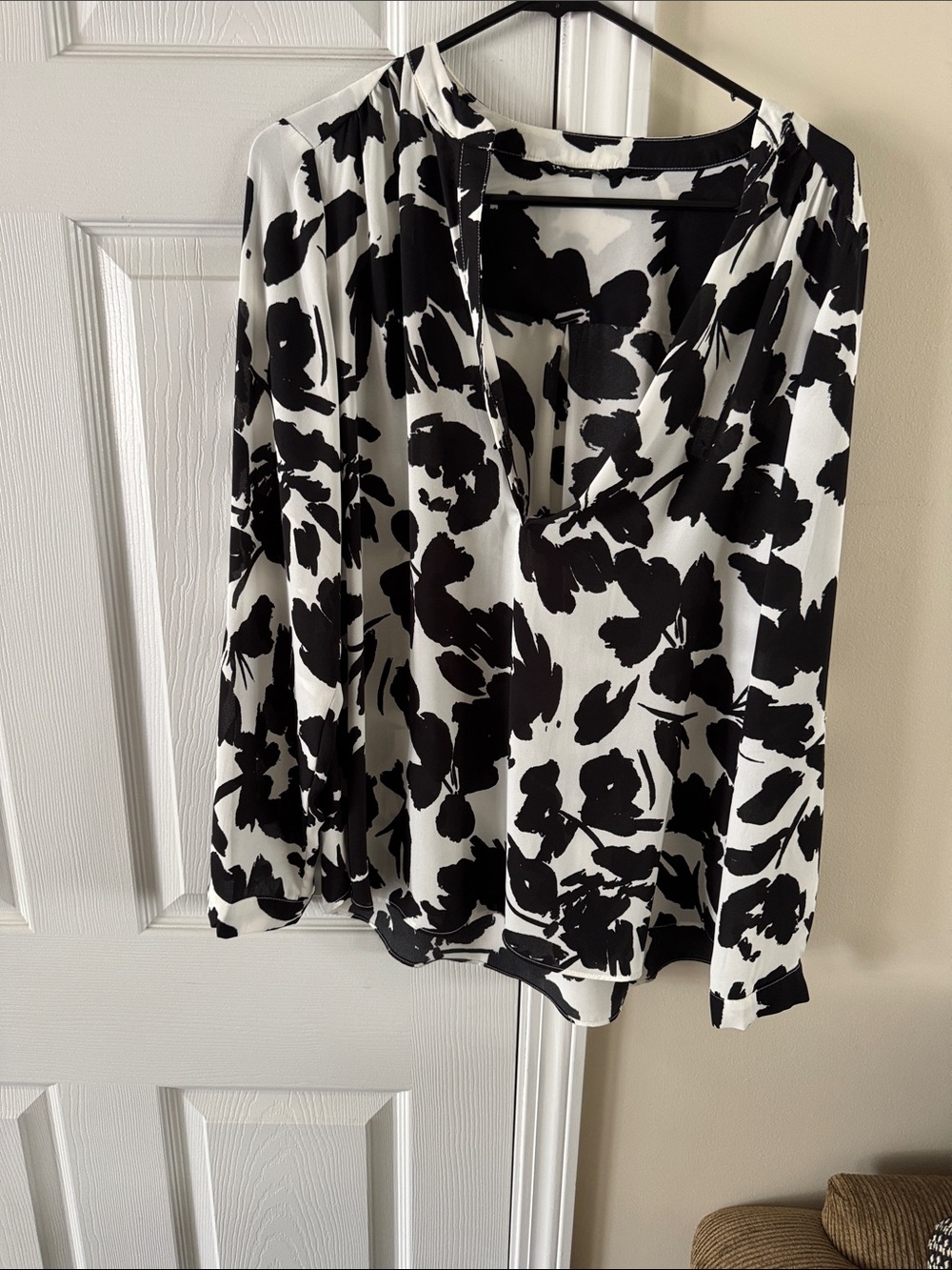 Zac & Rachel Black and White Floral Blouse